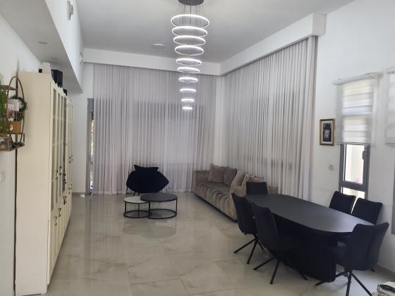 כליל החורש 1, רמת השקד