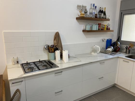 נחום שריג 51, רמות ב'