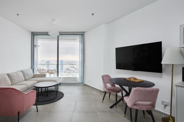 יצחק גרציאני 8, שרונה