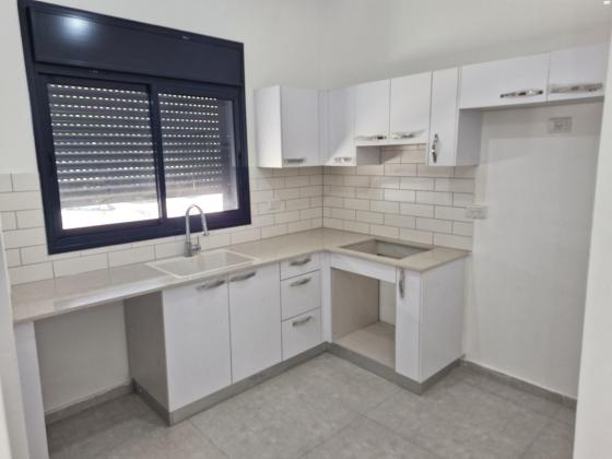 מעפילי אגוז 7, נוה חן