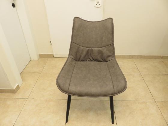 כיסא דמוי עור