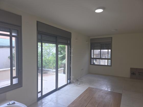 בשכונת דניה