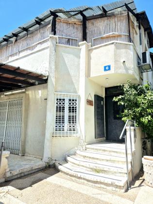 הרקפת 6, רובע ח