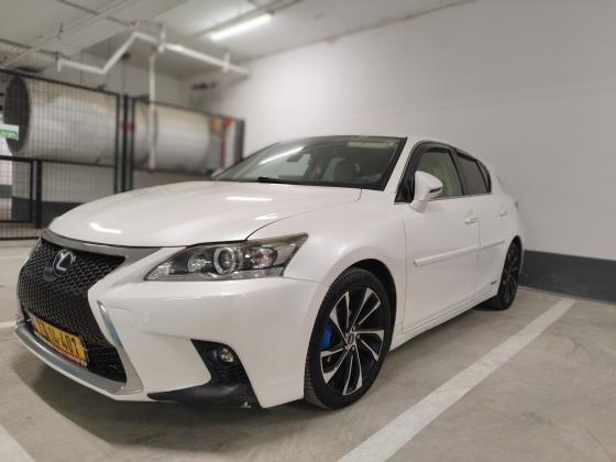 לקסוס CT200H (2017)