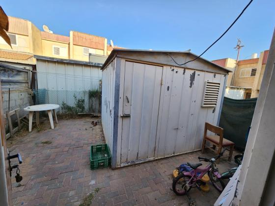 מעגל החצב 388, שקד