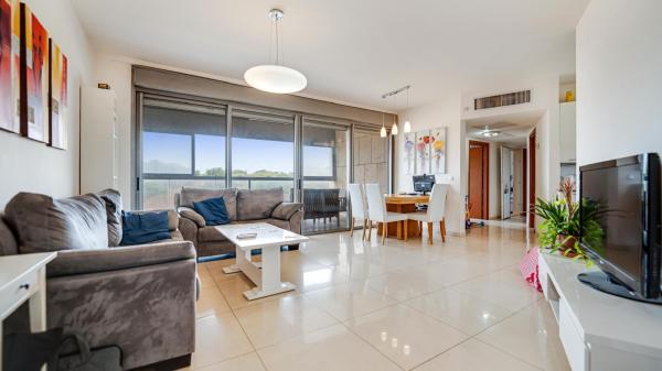 מארק שגאל 9, נופי ים (הגוש הגדול)