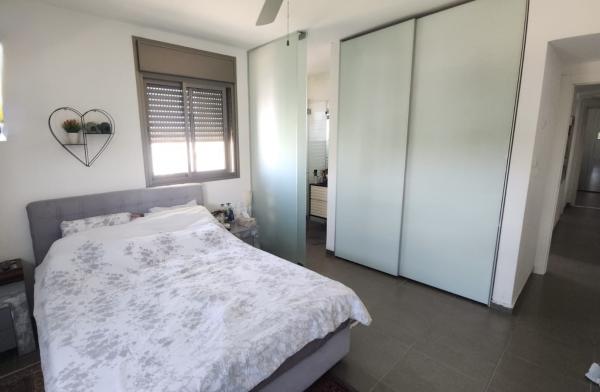 נהר הירדן 18, עבר הירדן