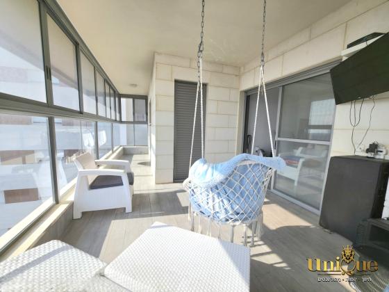 העצמאות, אברמסקי