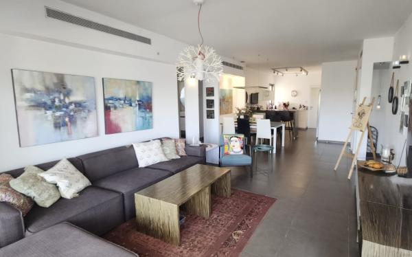 נהר הירדן 18, עבר הירדן