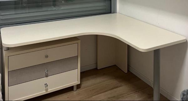 ספרייה יפייפייה ומרווחת עם 3