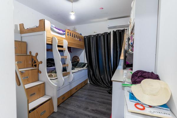 מיכאל חזני 26, שכונה יא