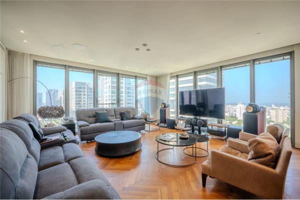 ניסים אלוני 12, פארק צמרת