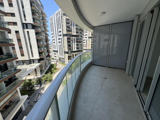 יצחק גרציאני 10, שרונה