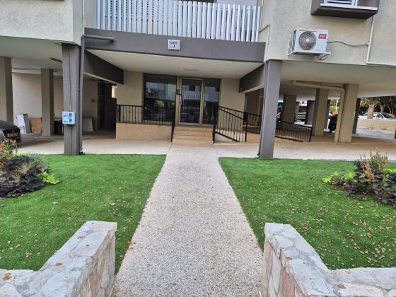 בן יהודה 33, מרכז העיר דרום