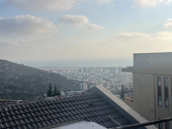 בשכונת דניה