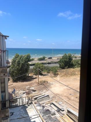 התורן 10, עין הים