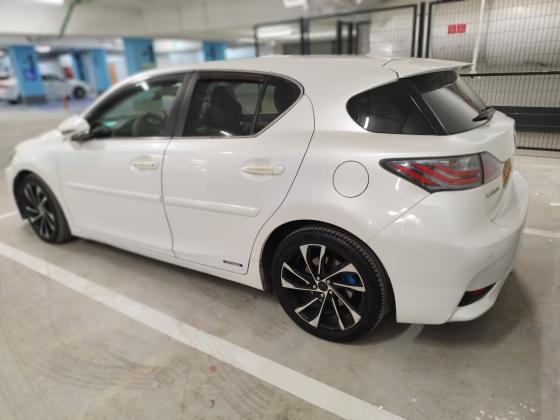 לקסוס CT200H (2017)