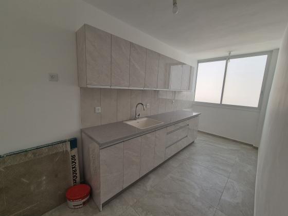 יצחק הלוי 38, גרין ועם