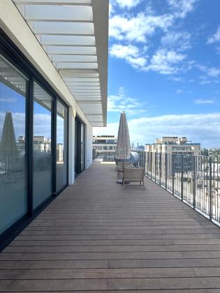 בשכונת נאות אפקה ב