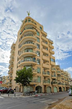 פוריה 12, נגה