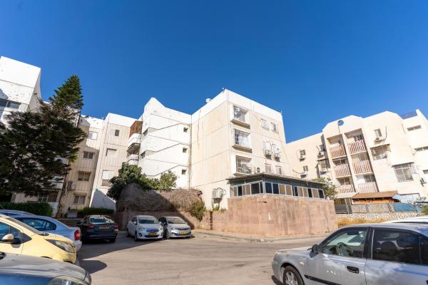 מיכאל חזני 26, שכונה יא