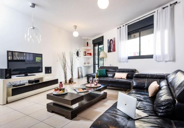 בר כוכבא 7, לב תל אביב החלק המערבי