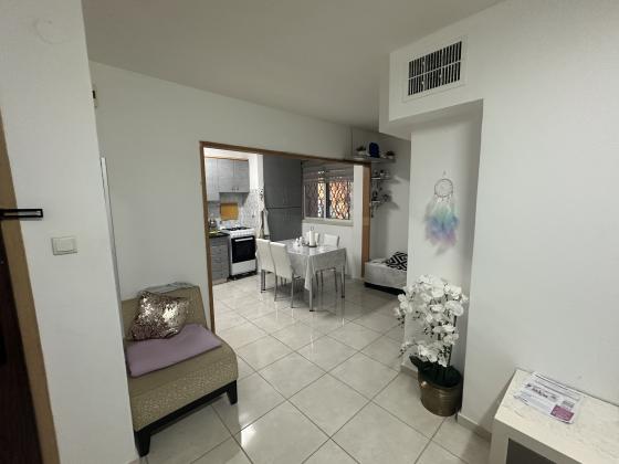 הסנהדרין 12, שכונה ד