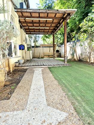 הרקפת 6, רובע ח