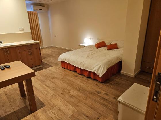 העמקים 4, הרמב"ם