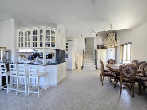 בשכונת קרית גנים