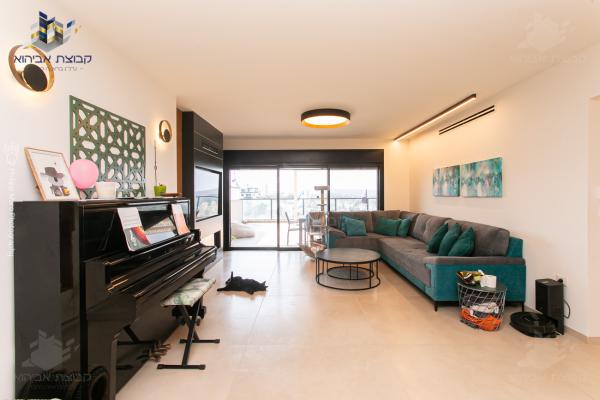 סמולנסקין 27, אחוזה