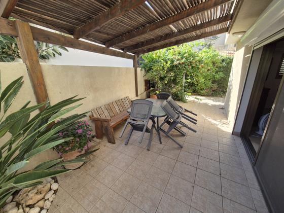 נצח ישראל 9, מרכז