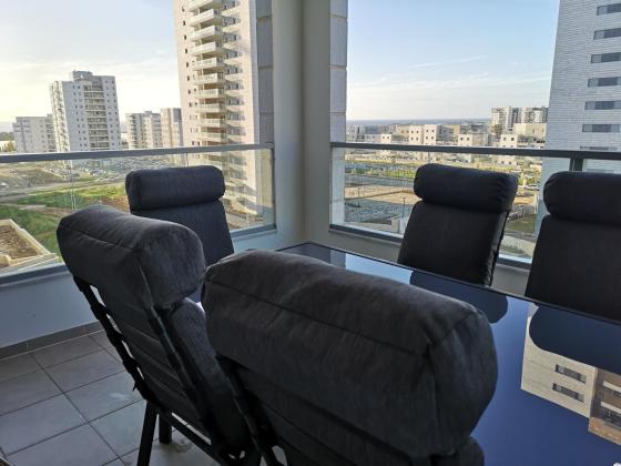 אנפה 18, מתחם החותרים