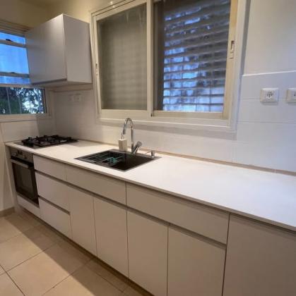 יד לבנים 67, נוה פז