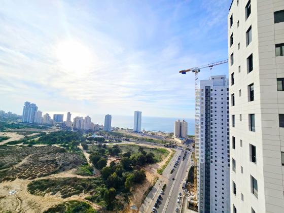 אמנון ליפקין שחק, פארק הים