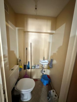 הנאמנים 16, עיר תחתית