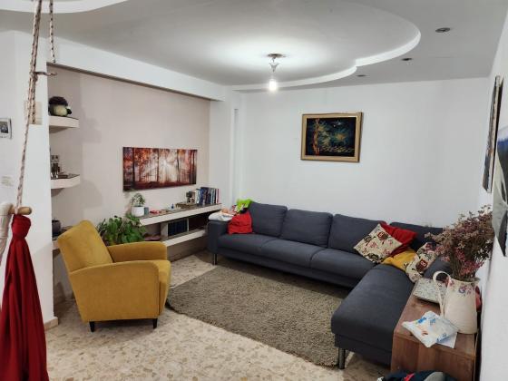 מעגל החצב 388, שקד