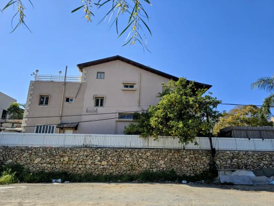 בשכונת קרית גנים