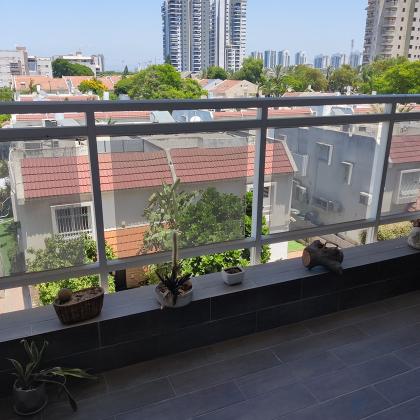 השומר, פרפר