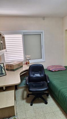 סנהדרין 136, שכונה ד