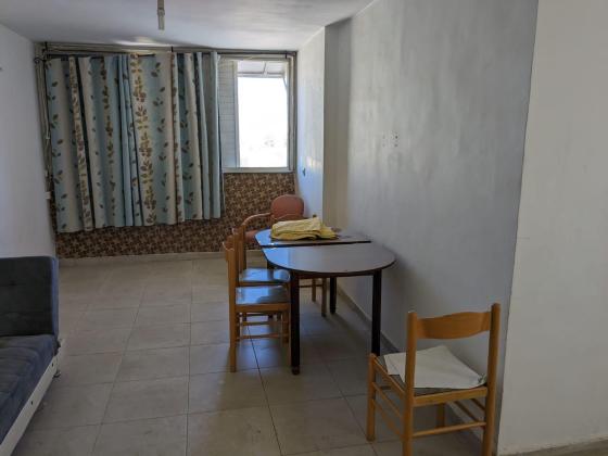 סנהדרין 136, שכונה ד