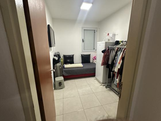 הסנהדרין 12, שכונה ד