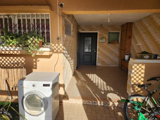 מעגל החצב 388, שקד