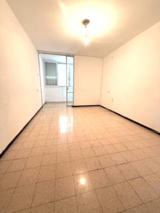 השומרון 5, פנחס ספיר