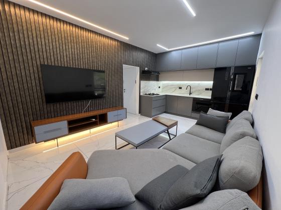 חכמי אתונה 60, שפירא