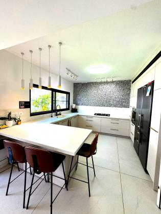 דובדבן 6, נאות יצחק רבין