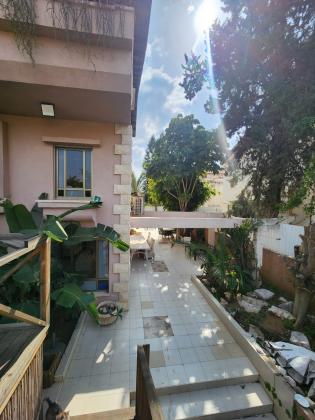 בשכונת קרית גנים