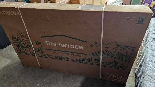 טלוויזיה חכמה חיצונית QLED של