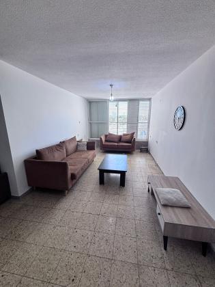 גר צדק 7, דקר