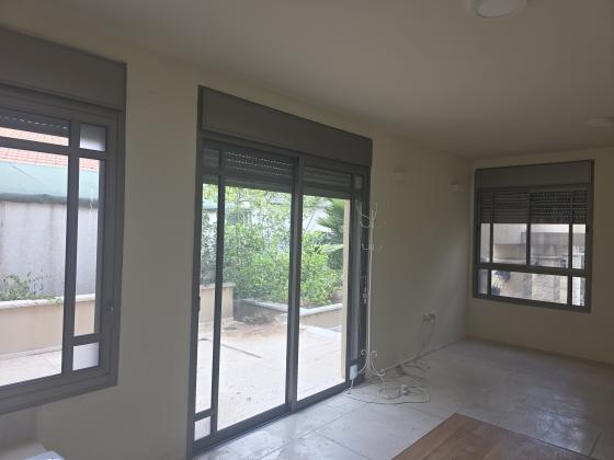 בשכונת דניה